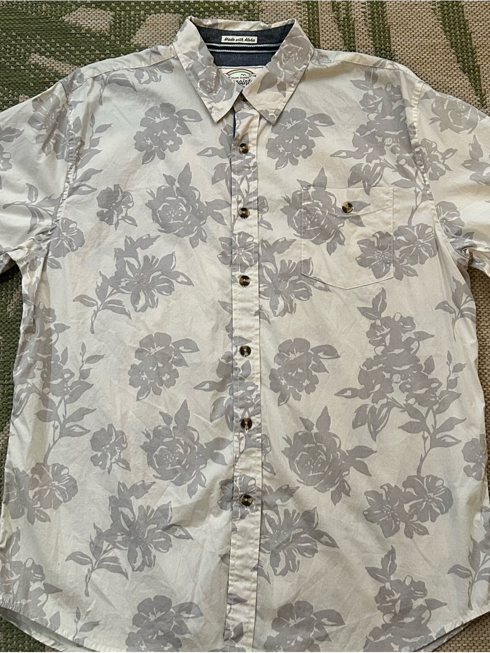 Seapointe Short-Sleeve Floral Aloha Shirt — Beige with Light Gray Floral.